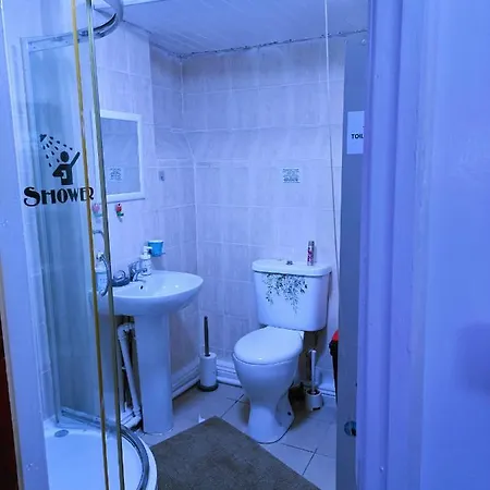 Homestay Bedspace Бирмингем Экстерьер фото
