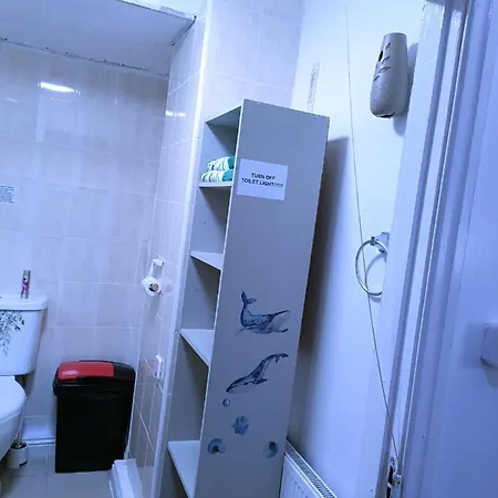 Homestay Bedspace Бирмингем Экстерьер фото
