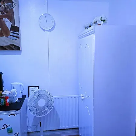 Homestay Bedspace Бирмингем Экстерьер фото