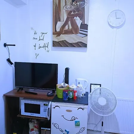 Homestay Bedspace Бирмингем Экстерьер фото